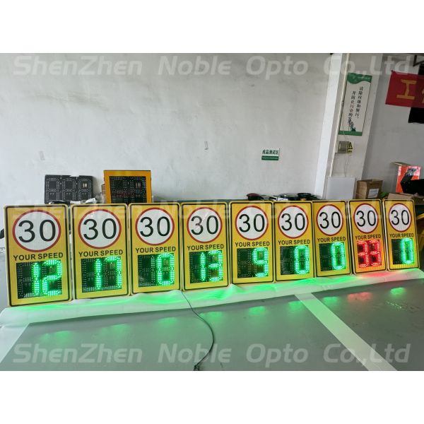 Solar Powered Speed Feedback Radar Sign with Lithium Battery for Pole Mount