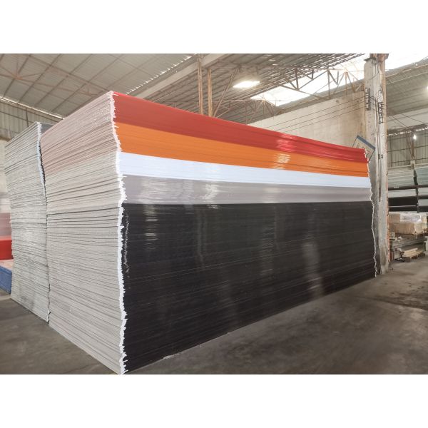 2.1m*5.8m Size 16mm Colored Honeycomb Polycarbonate Sheet Superior Light Diffusion And Thermal Insulation For Construction