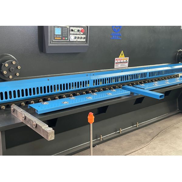QC12K-16*3200 Professional Hydraulic Guillotine Shearing Machine with Automatic Blade Gap Adjustment