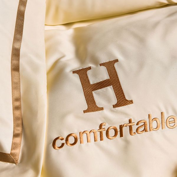 High End Bedding Set Simple Silky Quilt Cover Four Piece Set for Customer Requirements