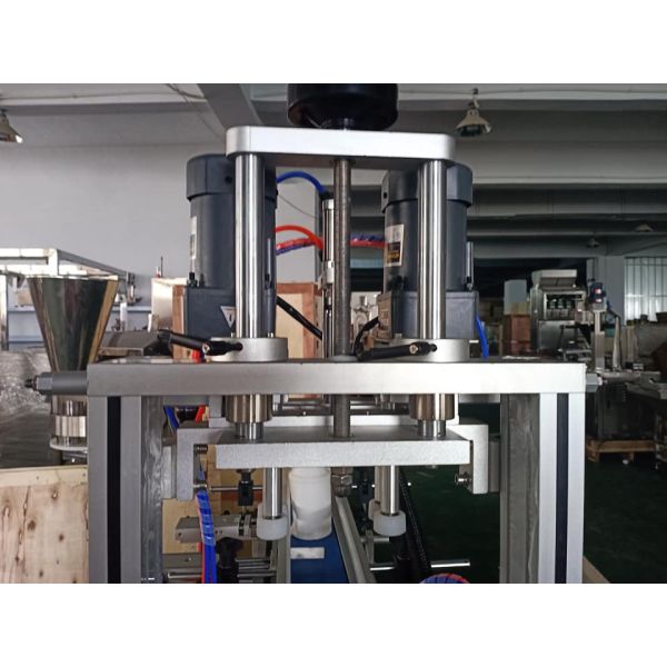 Pneumatic Tabletop Automatic Bottle Capping Machine For Plastic Bottle Jar