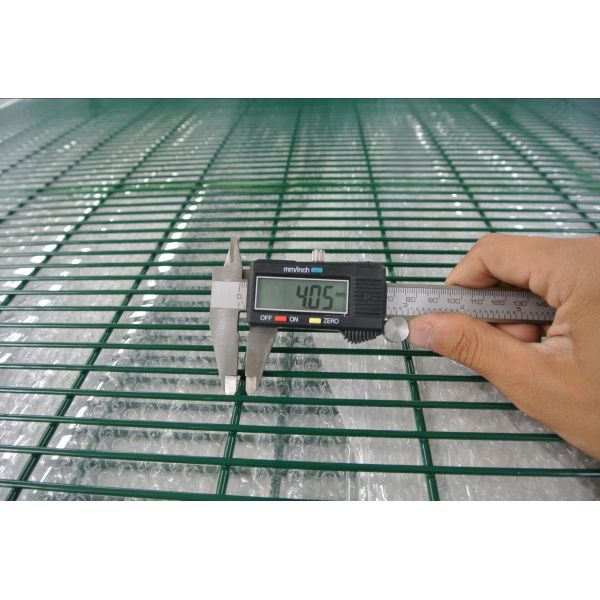 358 anti-climb fence