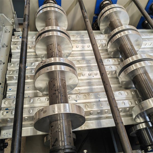 PLC Steel Deck Roll Forming Machine 20m/min High Speed Floor Decking Machine